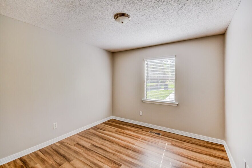 Building Photo - 1121 Sunscape Cir