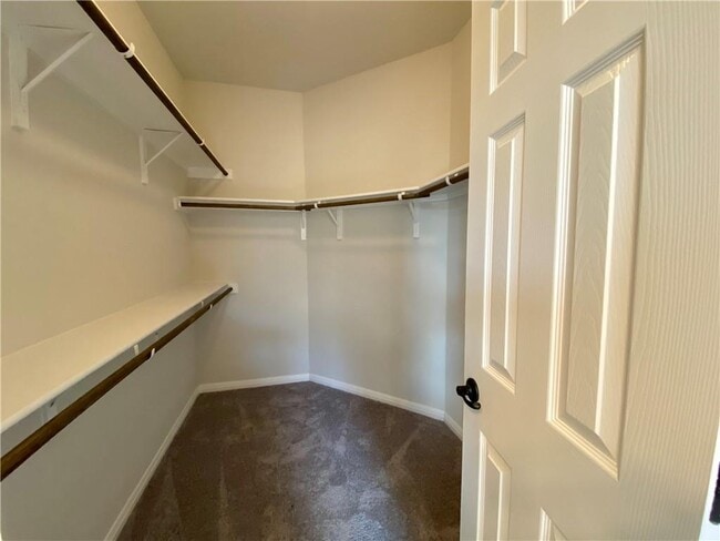 Building Photo - 809 Falkland Trace