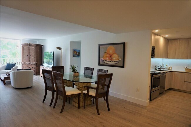 Building Photo - 210 Seaview Dr