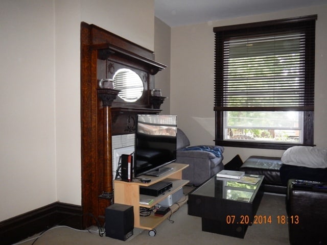 Living Room - 940 Greenfield Ave