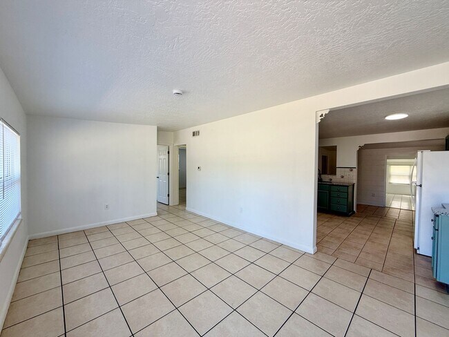 Building Photo - Four Bedroom Bradenton Rental - Large Yard