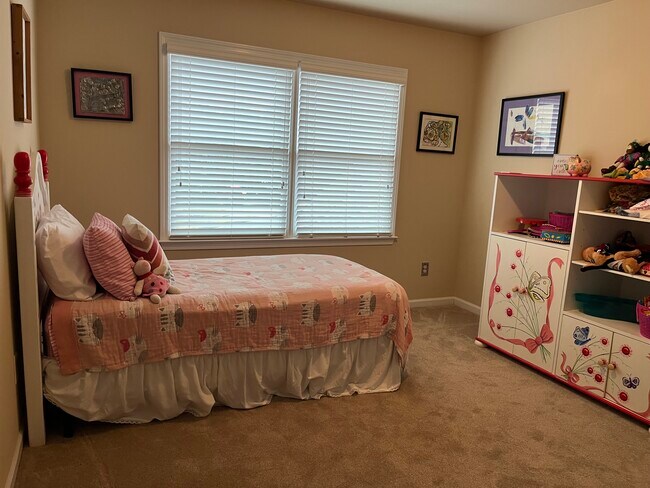 Building Photo - 201 Glenrise Ct