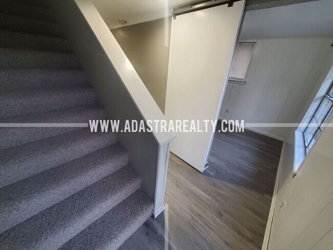 Building Photo - Very Nice Overland Park Duplex-Available in APRIL!!