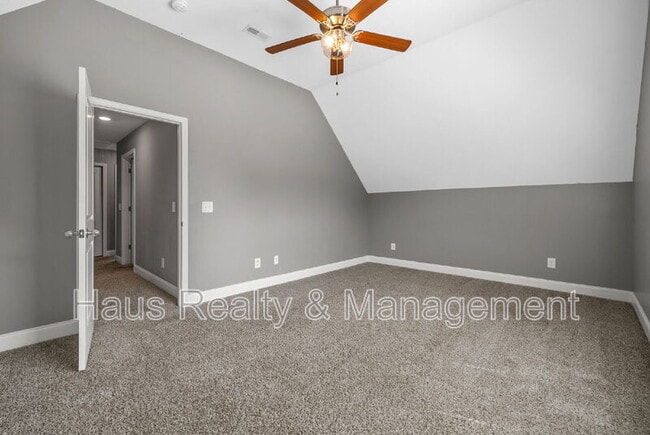 Building Photo - 191 Sambar Dr