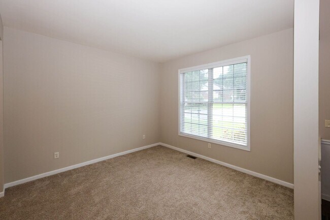Building Photo - 2895 Haynes Club Cir SW