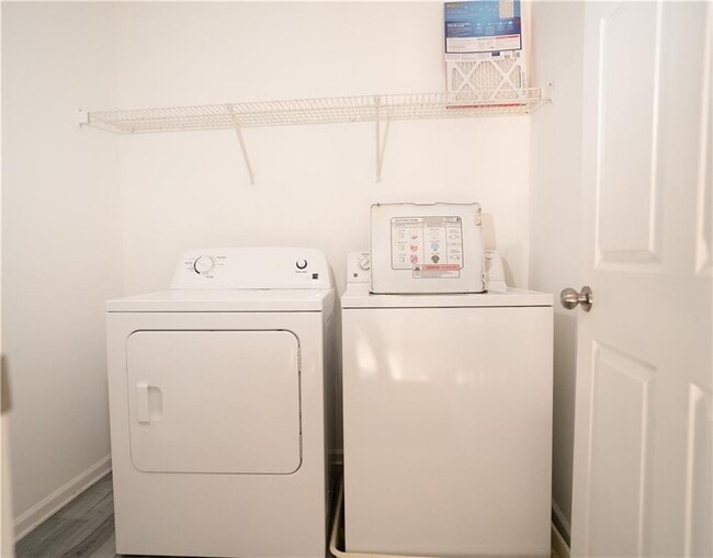 Building Photo - 605 Chase Ln