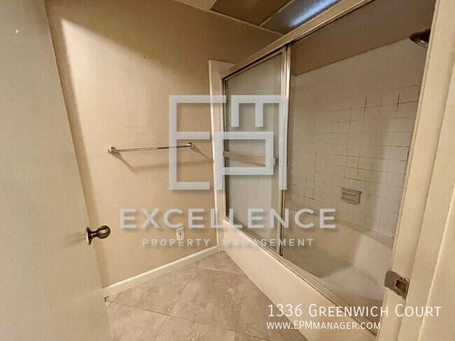 Building Photo - 1336 Greenwich Ct