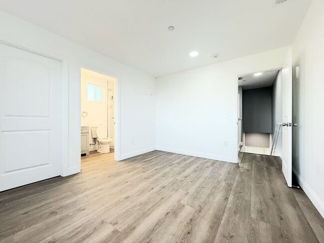 Building Photo - 1731 E 68th St