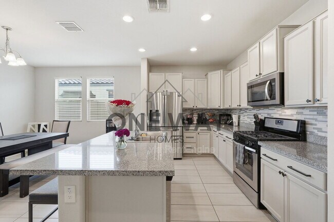 Building Photo - 392 S 194th Ln