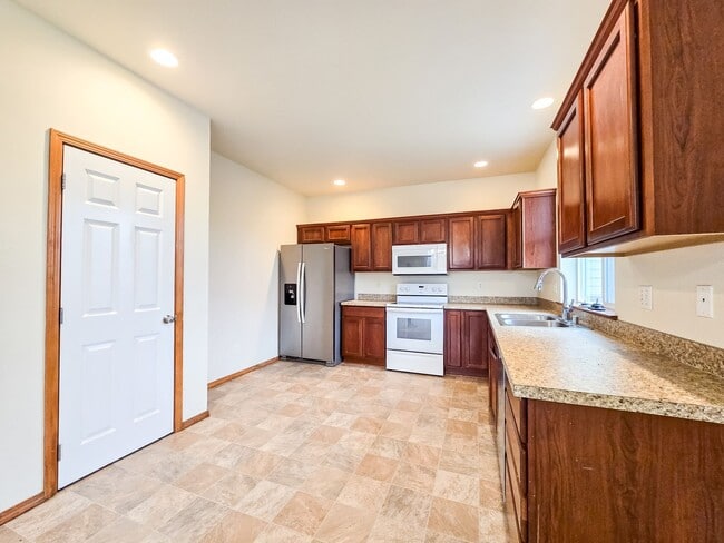 Building Photo - Lake Stevens 4-bed