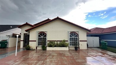 Building Photo - 5421 SW 143rd Ave