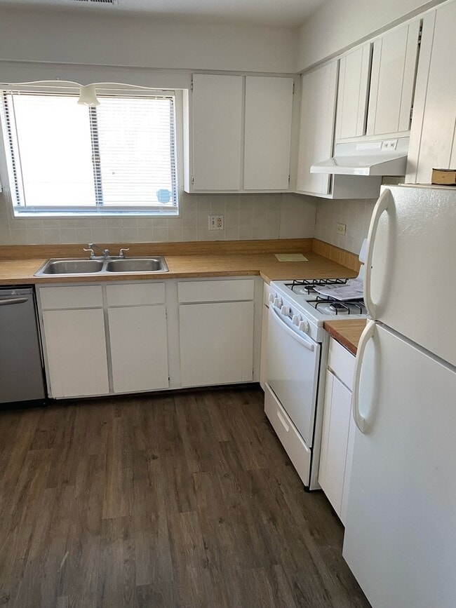 Building Photo - 1259 Cunningham Dr