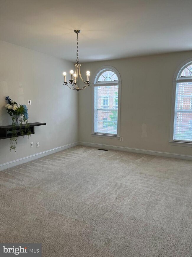 Building Photo - 129 Fortnightly Blvd