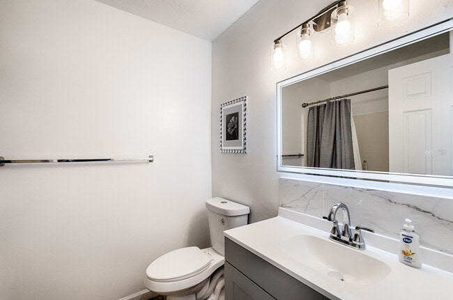 Building Photo - 14229 Shenandoah St