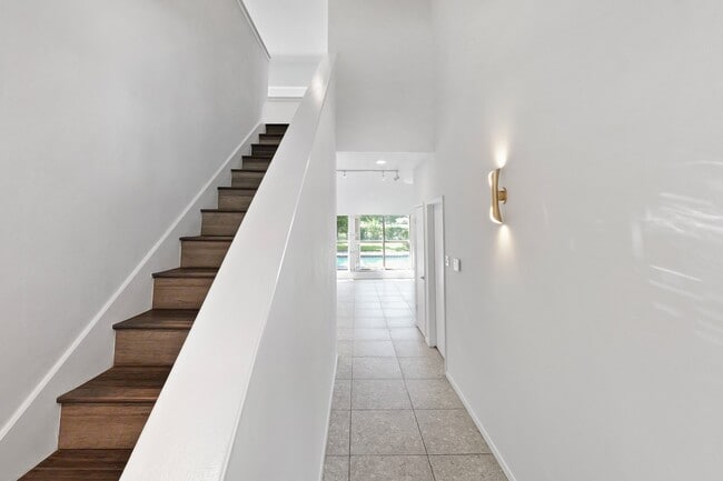 Building Photo - 57 Foxhall Crescent Dr