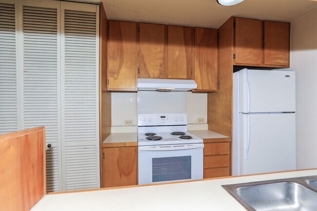 Building Photo - Piikoi Atrium - studio,1 bath with 1 covered parking stall