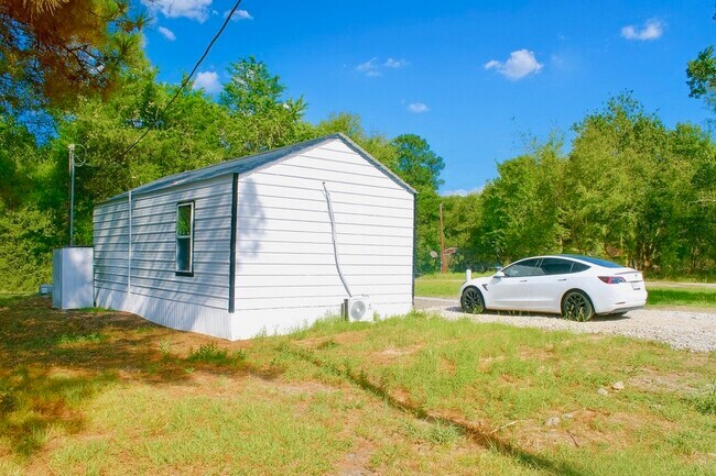 Building Photo - 2 Lula Dr