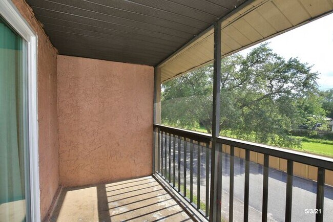 Building Photo - Spacious 2/2 Condo Located in the Gated Community of Hawthorne Village - Orlando!