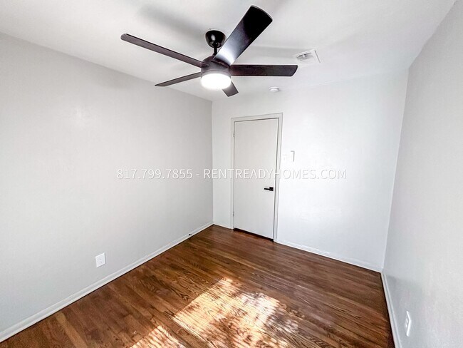 Building Photo - 621 Cedar Dr