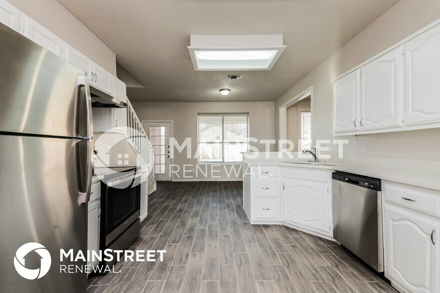 Building Photo - 2801 Willow Ridge Dr