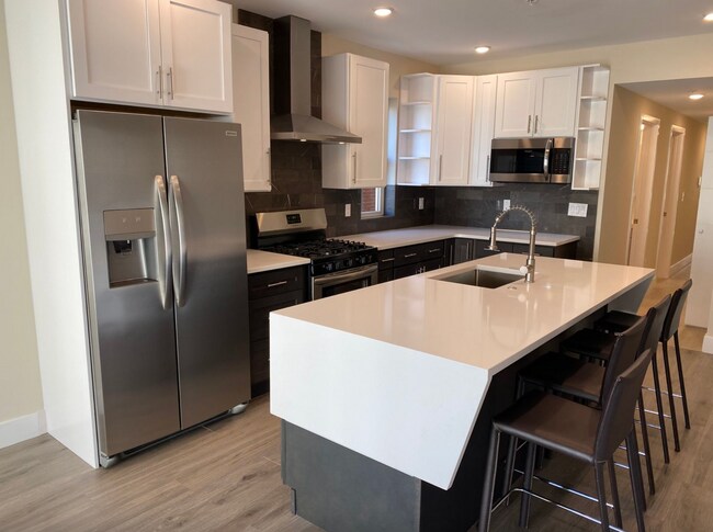 Building Photo - 1314 N Front St