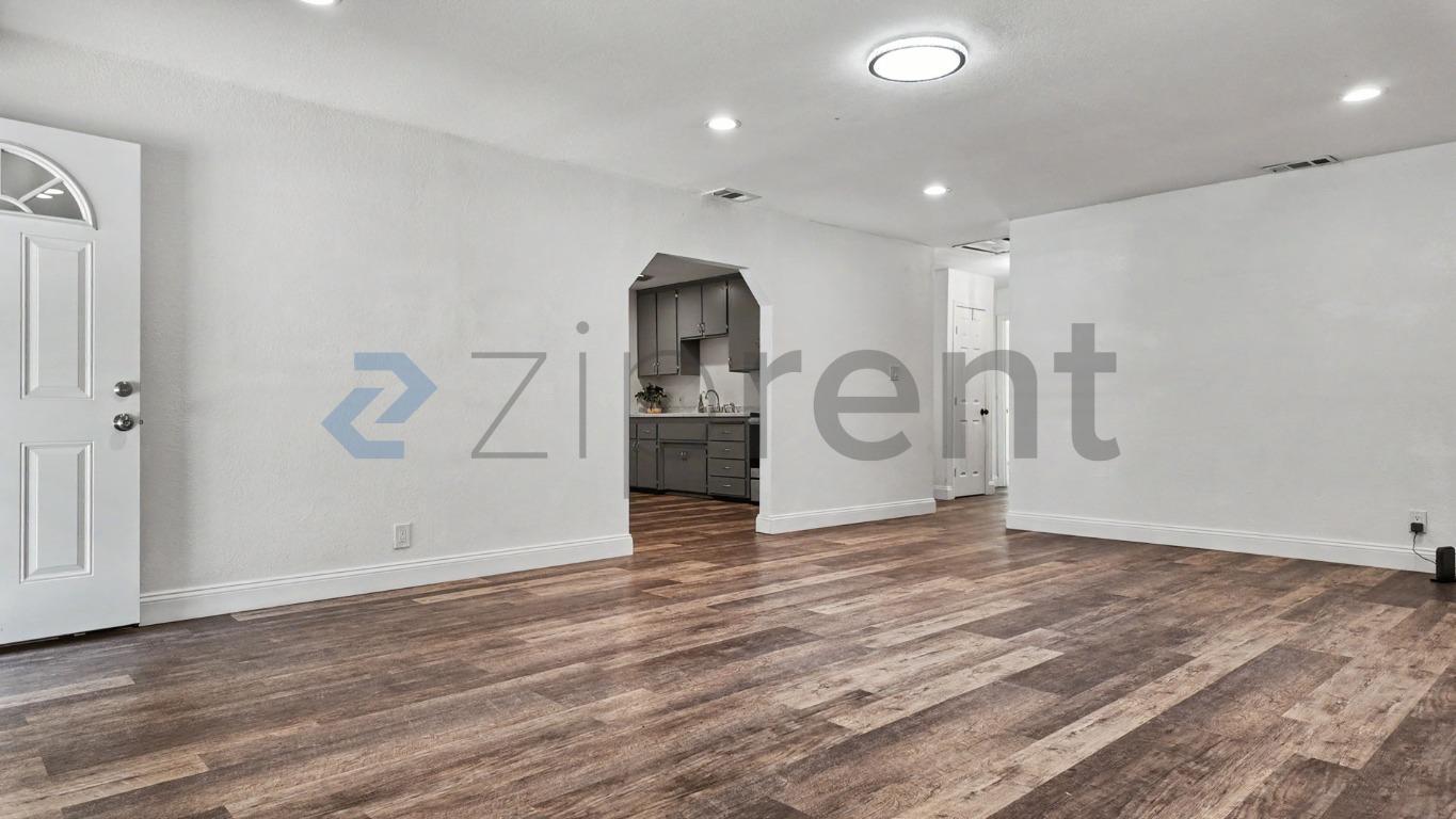 Building Photo - Unit