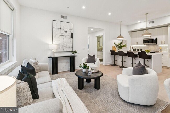 Building Photo - 30 W Allens Ln