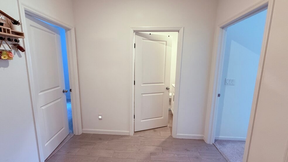 Building Photo - 221 Simonson Run