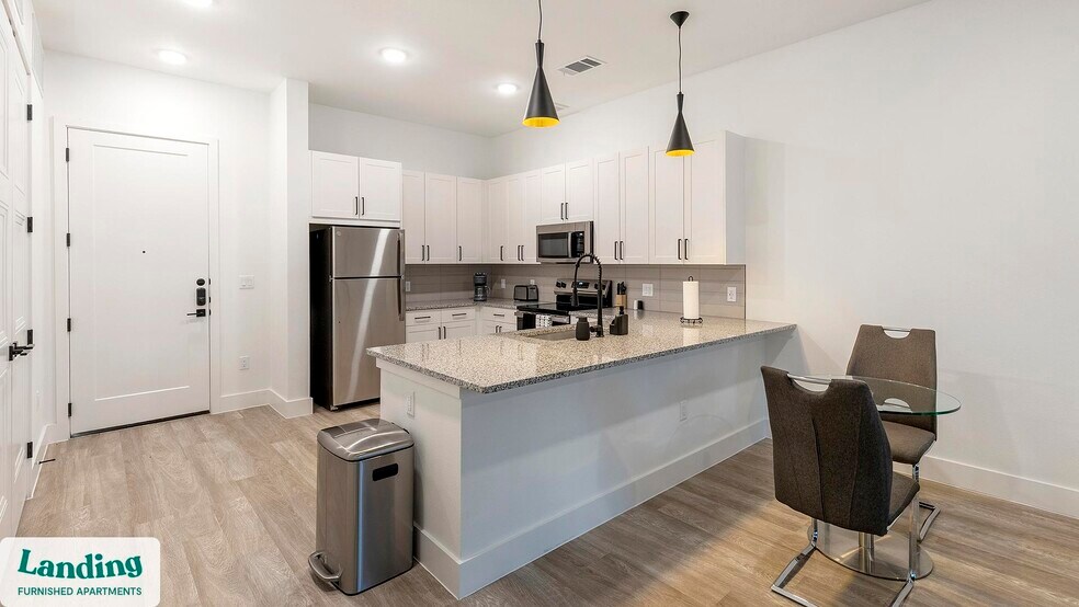 Building Photo - 650 E Sycamore St