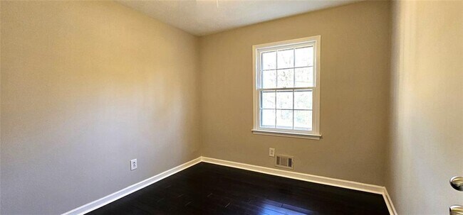 Building Photo - 1854 Oak Ridge Way NW