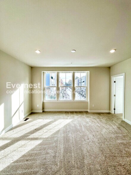 Building Photo - 12112 Calgary Lp