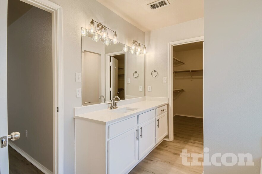 Building Photo - 1658 Wildflower Dr