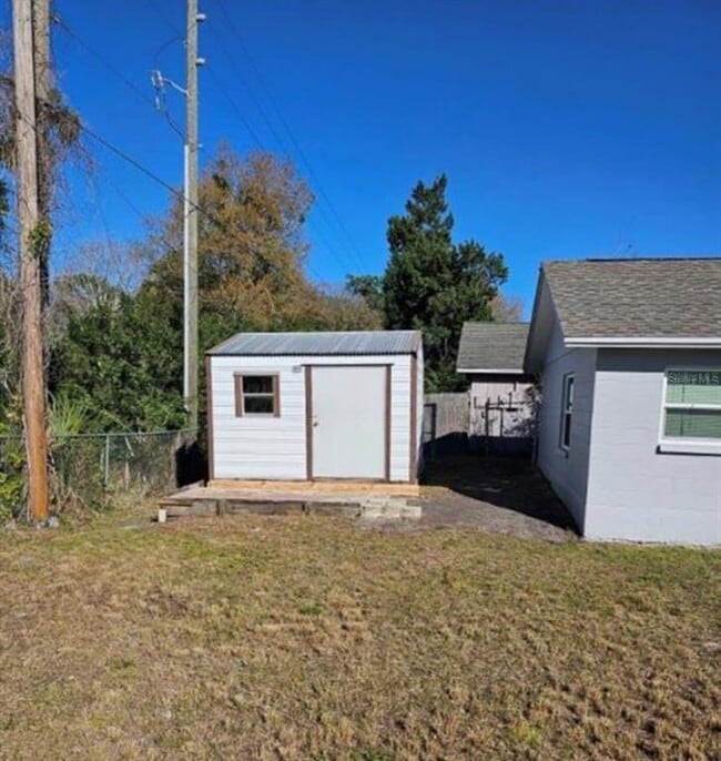 Building Photo - 7149 Carmel Ave