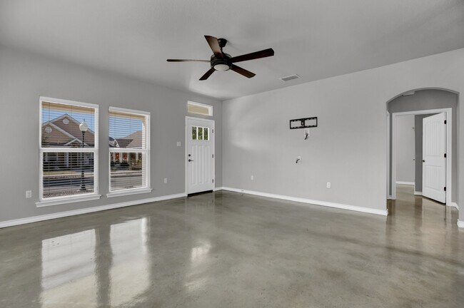 Building Photo - 916 Hudson Ln