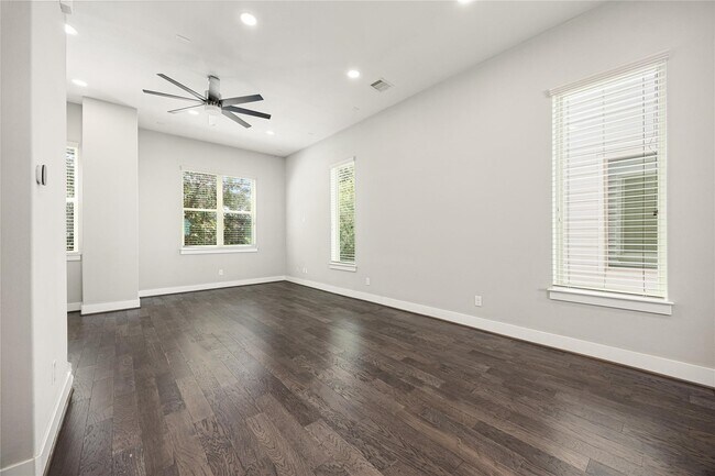 Building Photo - 707 Schwartz St