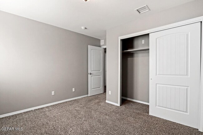 Building Photo - 297 Denim St