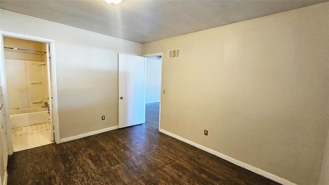 Building Photo - 6605 NW 30th Terrace