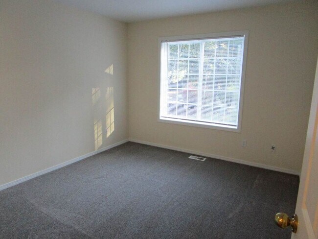 Building Photo - 3 Bedroom, 2 Bathroom Rambler located in A...