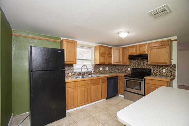 Building Photo - 11214 Linden Ln