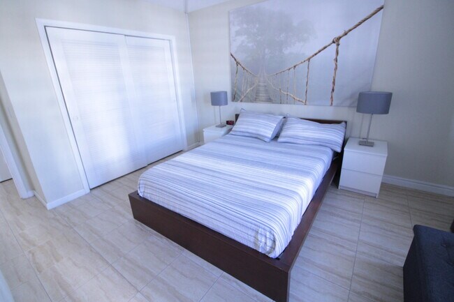 Building Photo - 440 Paradise Isle Blvd