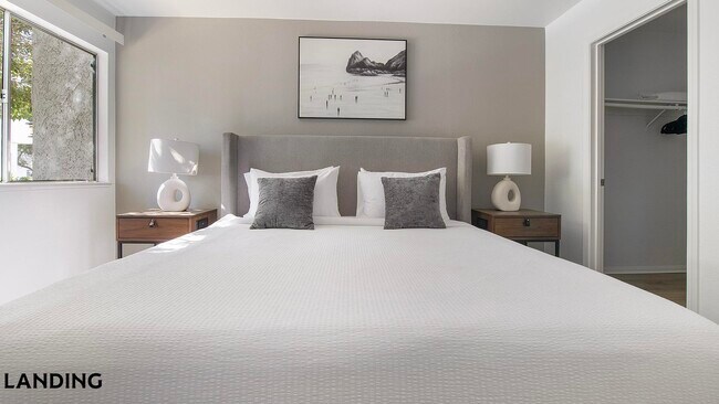 Building Photo - 1455 E Katie Ave