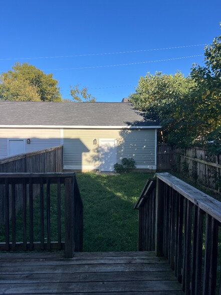 Building Photo - 716 27th Ave N