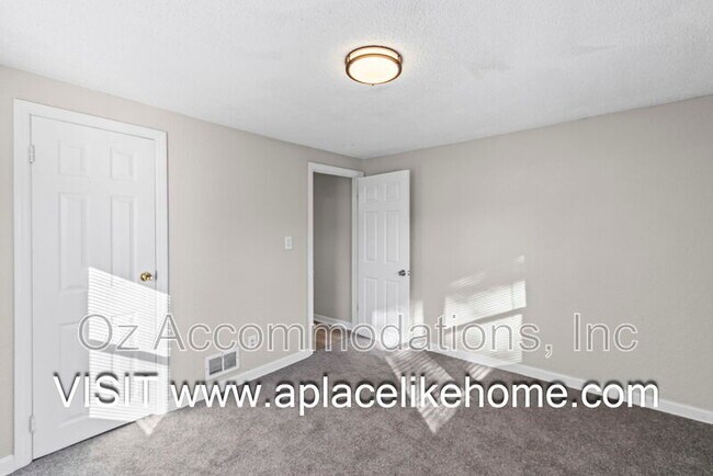 Building Photo - 2936 Stewart Ave