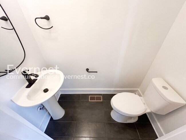 Building Photo - 427 Toney Rd