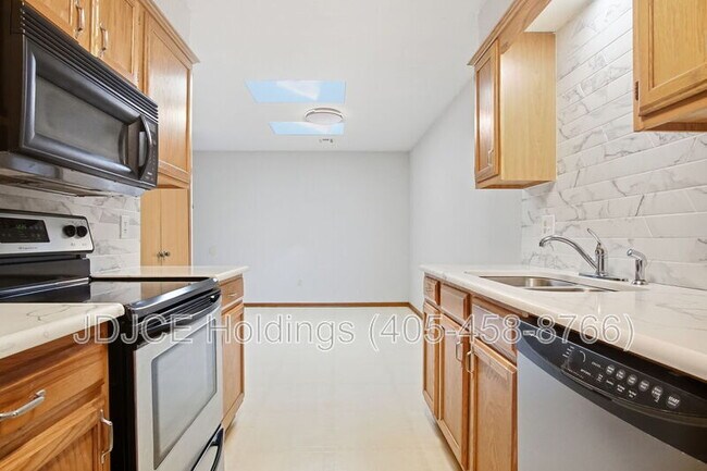 Building Photo - 431 W Curtis Dr
