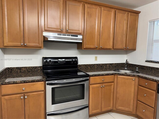 Building Photo - 3929 Carambola Cir N