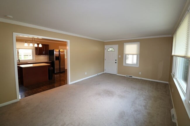 Building Photo - 2815 Ashwood Dr
