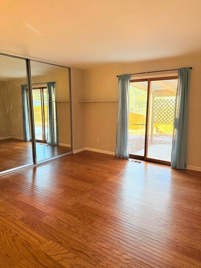 Building Photo - 3120 Mirage Dr