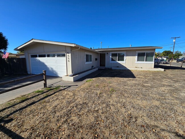 Building Photo - Clairemont 3-br., 2-ba. Home.