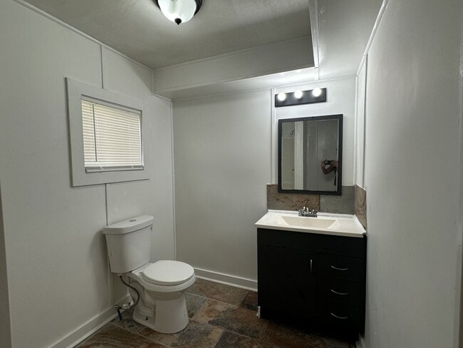 Building Photo - Remodeled 4 Bedroom with New A/C